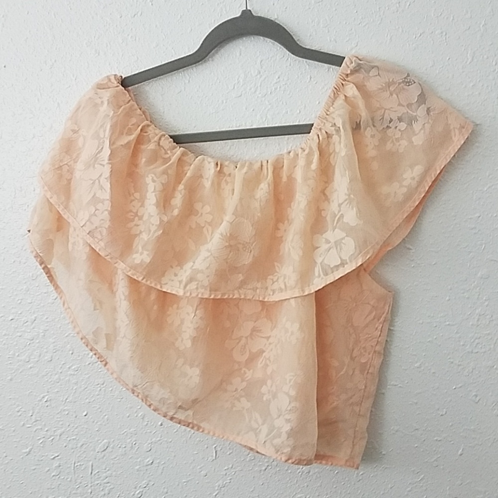 urban Outfitters Lg cold shoulder blouse ruffle
